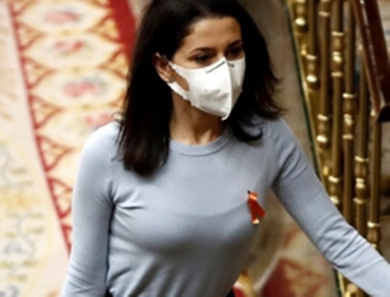 La presidenta de Ciudadanos, Inés Arrimadas, en el Congreso. (Foto: www.abc.es / EFE).