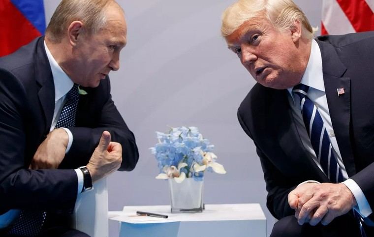 Los presidentes de la Federación Rusa y de los Estados Unidos, Vladimir Putin y Donald Trump. (https://es.euronews.com/AP Photo)