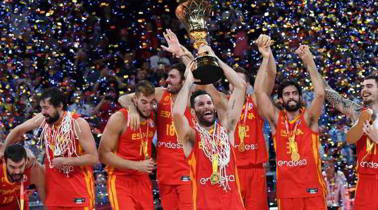 La selección española celebrando su triunfo en Pekín. (Foto: © CIAMILLO, Il Corriere dello sport)