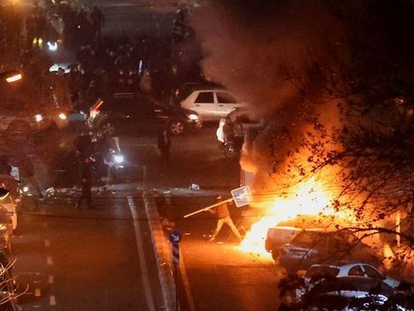 Manifestantes iraníes en Teherán. (Foto: https://www.infobae.com/ Stringer/WANA vía REUTERS).