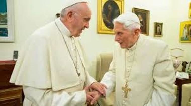 Los Papas Francisco y Benedicto XVI.