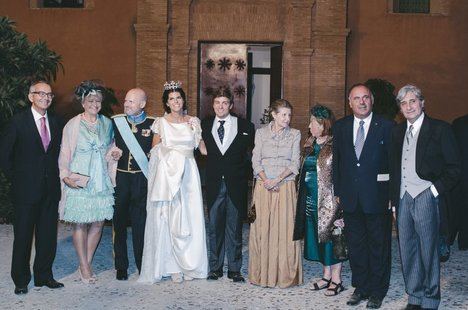 Los marqueses de Astorga en la boda de su hija Mencía (en la foto, a la derecha, el autor del artículo). (Foto del autor).