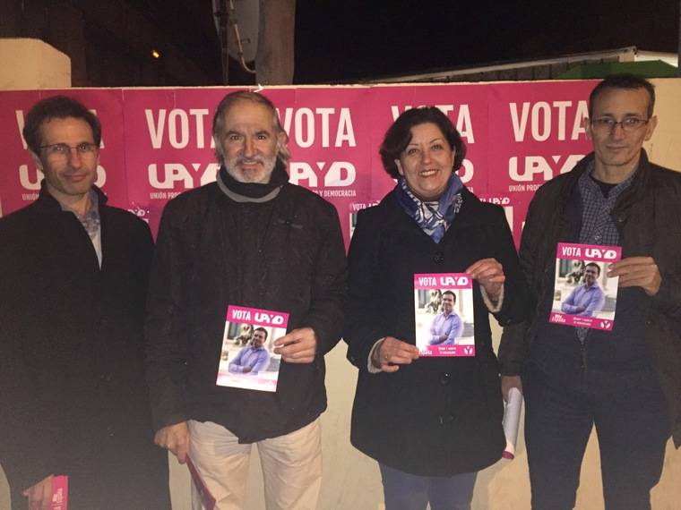 UPyD COMENZÓ SU CAMPAÑA EN LEÓN CON UN ACTO SIMBÓLICO DE PEGADA DE CARTELES