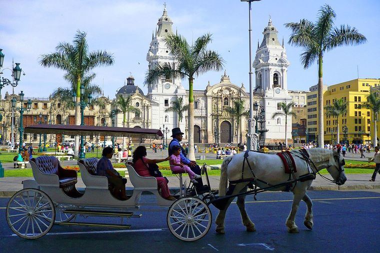 Plaza de Armas en el centro histórico de Lima (Perú), declarado Patrimonio de la Humanidad por la UNESCO en 1988.