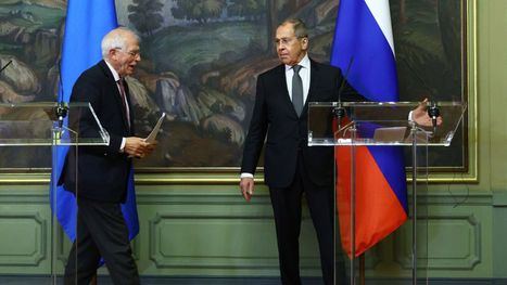 Josep Borrell (izquierda), y el ministro de Exteriores ruso, Serguéi Lavrov, relaciones de desconfianza Europa-Rusia. (Foto: EFE).