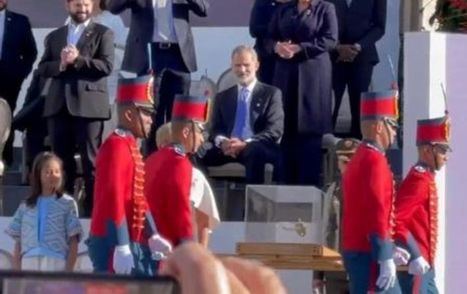 El Rey de España durante la toma de posesión de Gustavo Petro. (Foto: https://theobjective.com/).