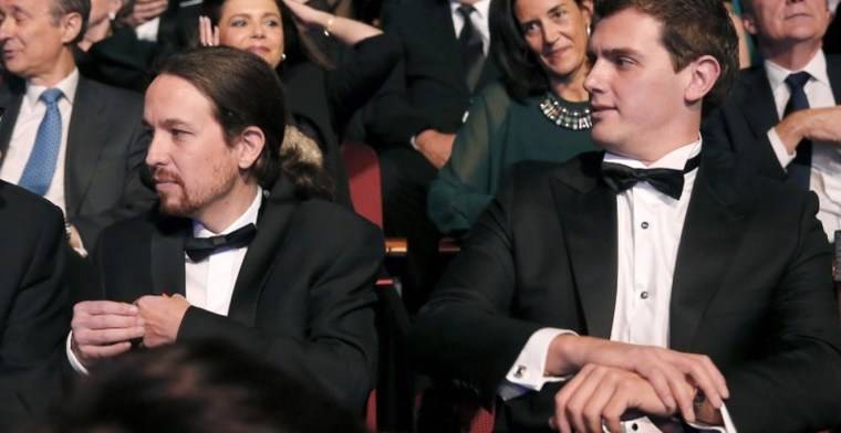 Los líderes de Podemos (Pablo Iglesias) y de Ciudadanos (Albert Rivera) en la gala de los Goya, con sus mejores galas. EFE