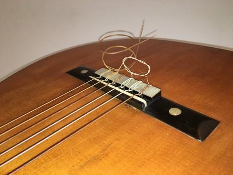 Guitarra Antonio de Torres 1884 «La Invencible». (Foto: https://www.flamencoguitarsforsale.net/).