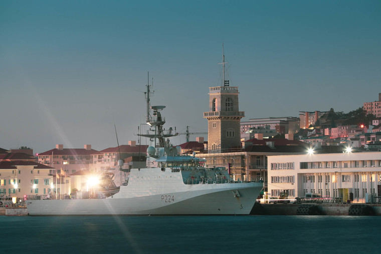 La patrullera británica 'HMS Trent” en la base naval de Gibraltar. (Foto: https://infogibraltar.com).