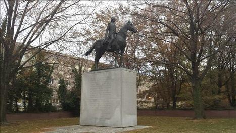 Bernardo de Gálvez, héroe español en los EE.UU. (Estatua ecuestre en su honor en el centro de Washington, fotografía: www.eldiario.es/cultura)