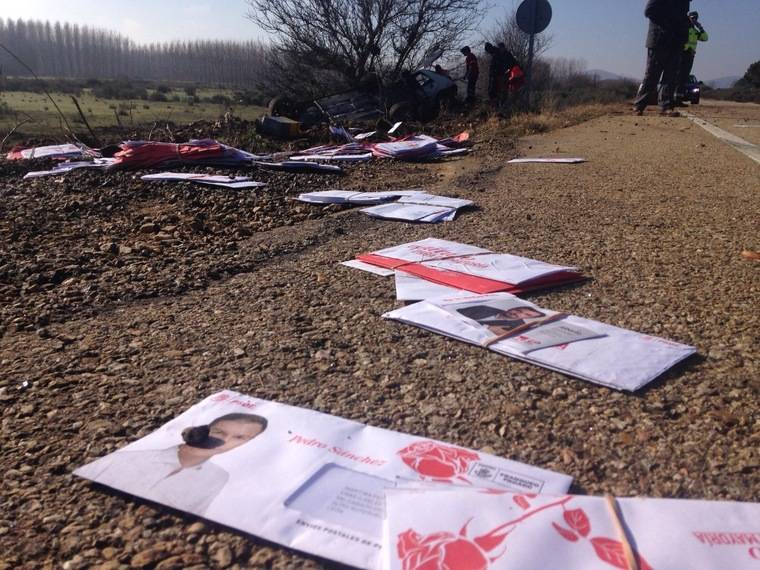 Un aparatoso accidente con mensaje electoral incorporado: el PSOE por los suelos