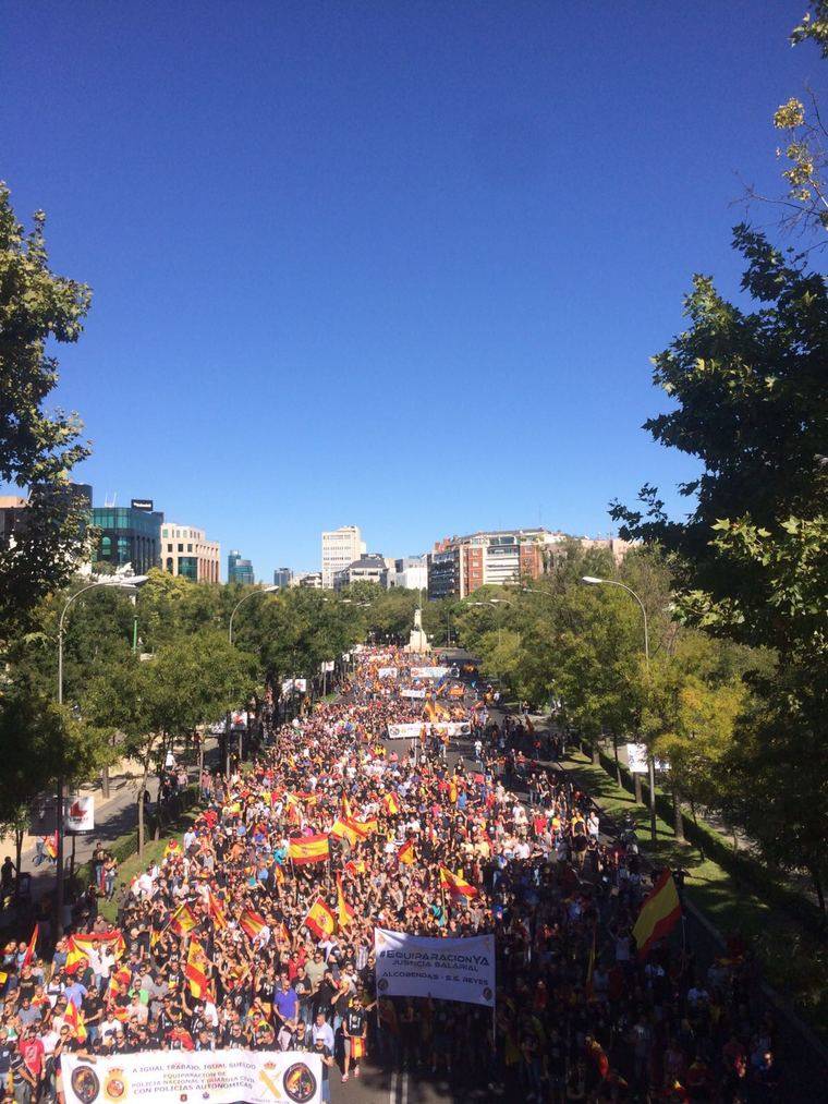 Los manifestantes en el paseo de La Castellana de Madrid