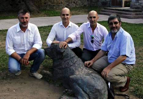 En el centro la cúpula de Ciudadanos en León (Sadat Maraña y Juan Carlos Fernández) flanqueada por los críticos a su gestión (Javier Llamazares, alcalde de Sariegos y Manuel Mitadiel, procurador en las Cortes de CyL) 