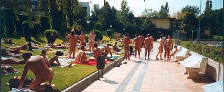 El pasado 5 de junio se celebró un anticipo en la piscina municipal del distrito de Moncloa. Foto: ADN - Naturistas de Madrid.