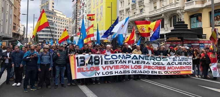 Cabecera de la manifestación de JUSAPOL hoy día 19 de octubre en Madrid. (Foto: La Crítica)