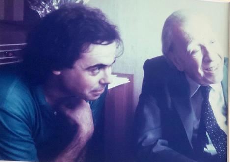 El autor Carlos Cañeque con Jorge Luis Borges. (Foto del autor)