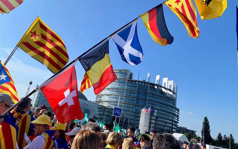 El independentismo se manifiesta ante el Parlamento Europeo (Catalunyapress)