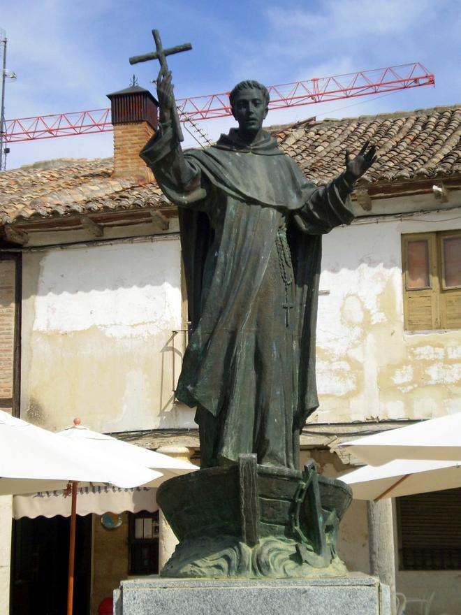 Estatua de San Telmo en Frómista.