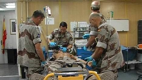 Médicos militares españoles en acción. (Foto: RTVE)