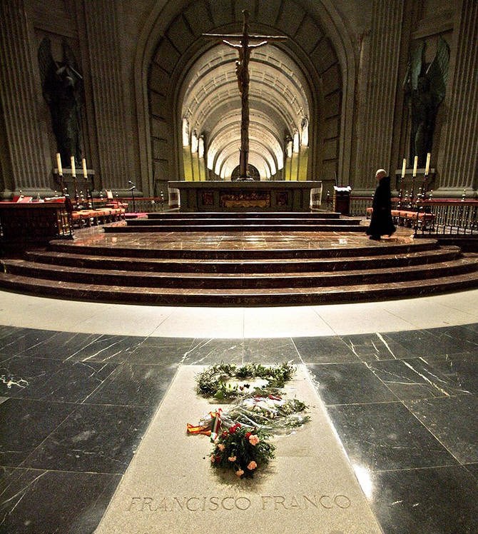 Tumba de Francisco Franco en la Basílica del Valle de los Caídos (Madrid)