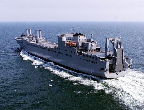 El USNS Benavidez (T-AKR-306), buque de carga  asignado al Comando de Transporte Marítimo Militar de EE. UU. (Public Domain, https://commons.wikimedia.org/.)