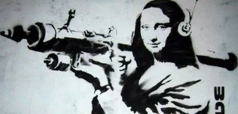 Mona Lisa con bazoka, Banksy, 2010. (Foto: https://www.significados.com/posmodernidad/).