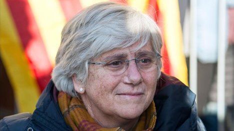 Clara Ponsatí, exconsejera del gobierno de Puigdemont, huida de la Justicia española, refugiada en Escocia y en la actualidad eurodiputada por la gracia de las instituciones europeas. Foto: El Periódico).