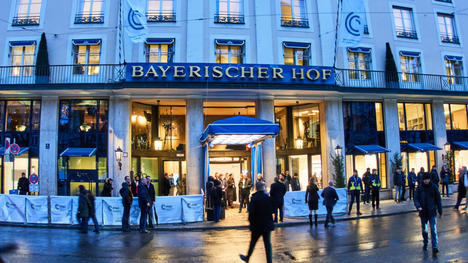 Hotel Bayerischer Hof, sede de la Conferencia de Seguridad de Múnich el 12 de febrero de 2026. (Foto: https://www.france24.com/ AP - Michael Probst)