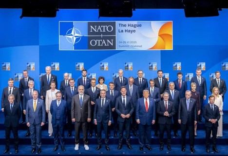 Cumbre de la OTAN en La Haya. Mark Rutte con los jefes de Estado y de Gobierno de los países miembros (foto: OTAN).