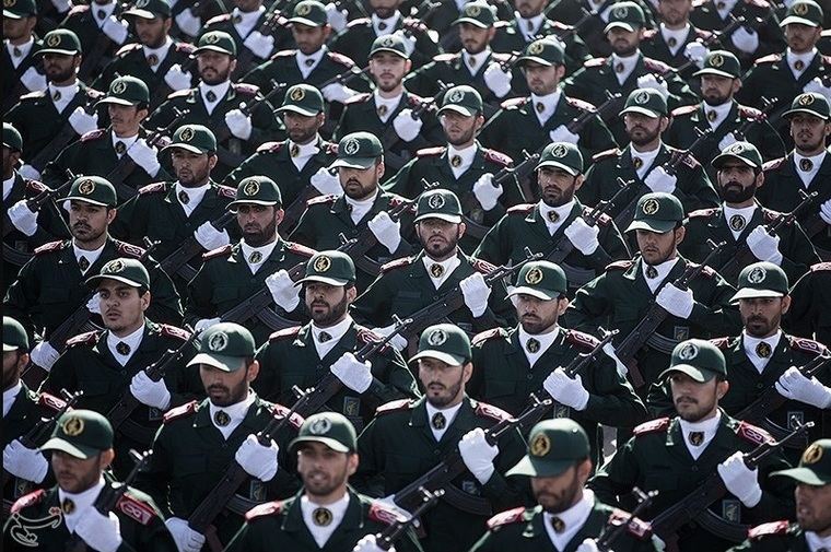Desfile de la Guardia Revolucionaria Islámica en Teherán. (Foto: https://www.aurora-israel.co.il/la-guardia-revolucionaria-irani-dice-que-continuara-atacando-a-israel-hasta-su-destruccion/)