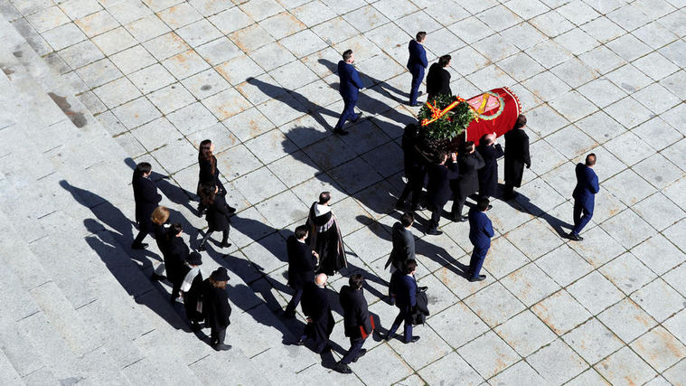 Exhumación de los restos de D. Francisco Franco. Foto: www.france24.com / Emilio Naranjo vía Reuters)