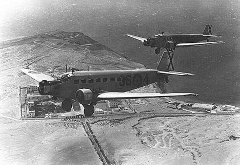 Avión de transporte Junker Ju 52, utilizado por las fuerzas paracaidistas españolas en la guerra de Ifni. (Foto: https://archivoshistoria.com/).
