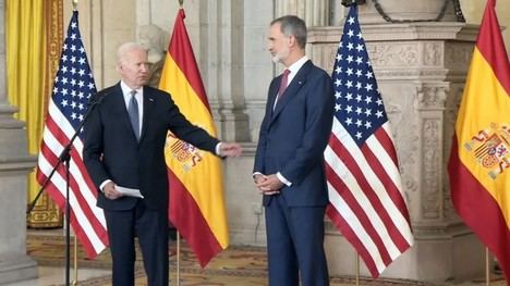 El presidente de Estados Unidos y el rey de España en el siglo XXI. (Foto: https://www.cuatro.com/).