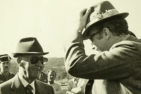 Francisco Franco con su sobrino Nicolás. (Foto: https://www.elmundo.es/loc/).