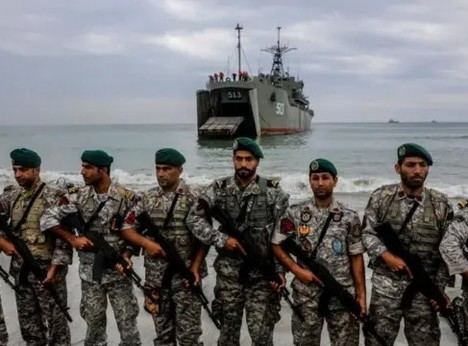 Tropas iraníes en el estrecho de Ormuz. (Foto: https://www.bbc.com/ Getty Images).