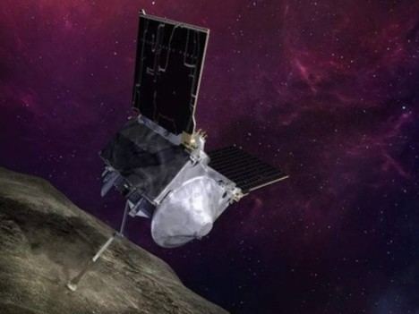 (Ilustración: recreación artística oficial de la NASA que muestra la sonda OSIRIS-REx acercándose al asteroide Bennu).