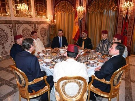 Cena de las delegaciones española-marroquí. Abril, 2022. (EFE/Pool Moncloa/Borja Puig de la Bellacasa).