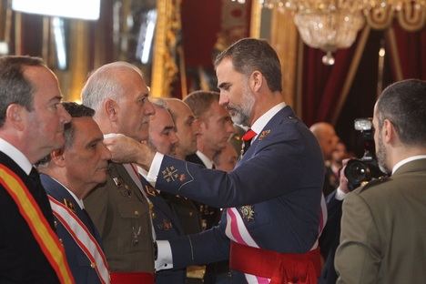 S.M. el Rey Felipe VI y mandos militares durante la Pascua Militar. (Foto: Casa Real).