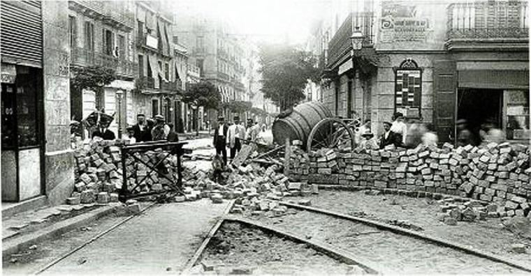 Barricadas en Barcelona durante la Semana Trágica de 1909