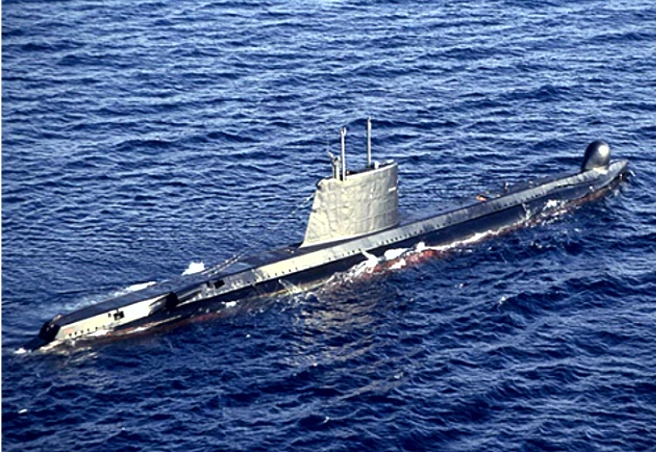 El Narval (S 64) sin su numeral en la vela (torreta) para proteger su discreción.
