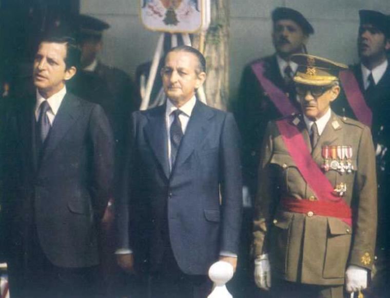 Torcuato Fernández Miranda entre el Presidente Adolfo Suárez y el General Gutiérrez Mellado