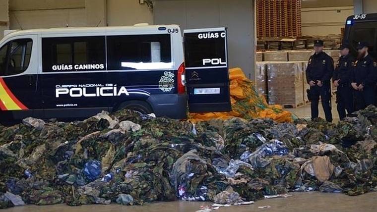 20.000 uniformes para el Estado Islámico interceptados por la policía en Valencia y en Algeciras, camuflados como ayuda humanitaria