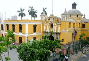 Universidad de San Marcos (Lima), la más antigua de América, fundada el 12 de mayo de 1551 por la Monarquía española. 