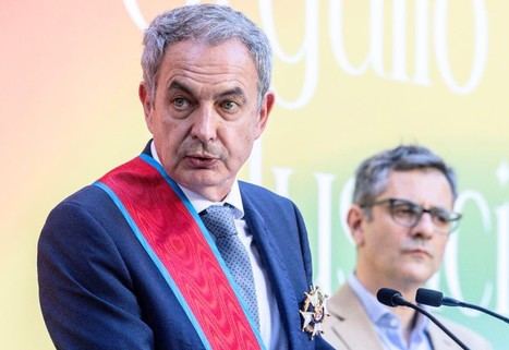 Zapatero recibe la máxima condecoración del Ministerio de Justicia: la Gran Cruz de la Orden de San Raimundo de Peñafort, instaurada por Francisco Franco por Decreto de 23 de enero de 1944. (Foto: https://confilegal.com/).